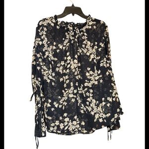 ☀️Capsule sheer texted Floral Black and White Women's Top new size 26